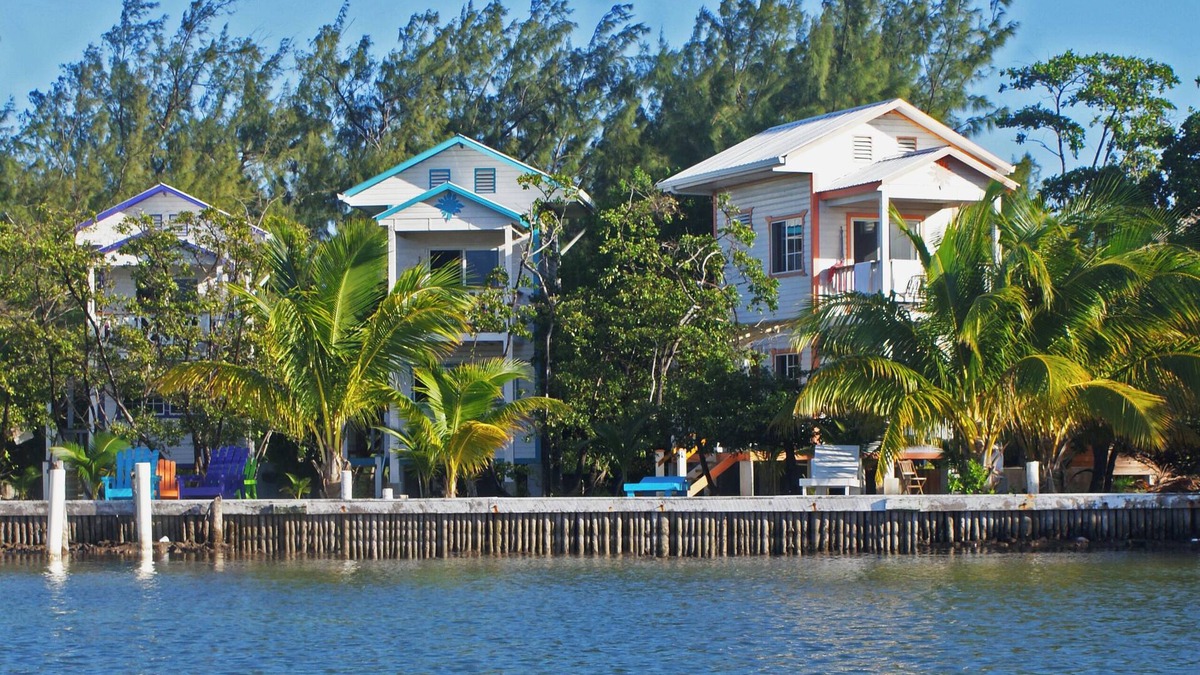 Caye Caulker Cottage | Birdhouses Woodpecker is a very unique place in the sunset side of the island.