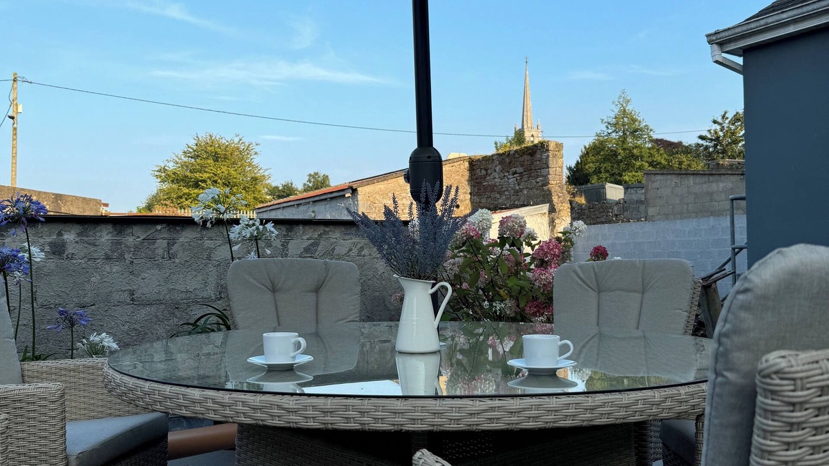 Mitchelstown House | Birdies Townhouse