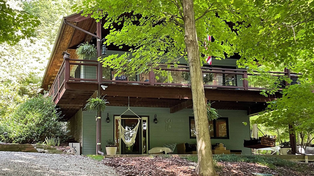 Howard House | Birds Eye Retreat in Apple Valley Lake, Howard, Ohio
