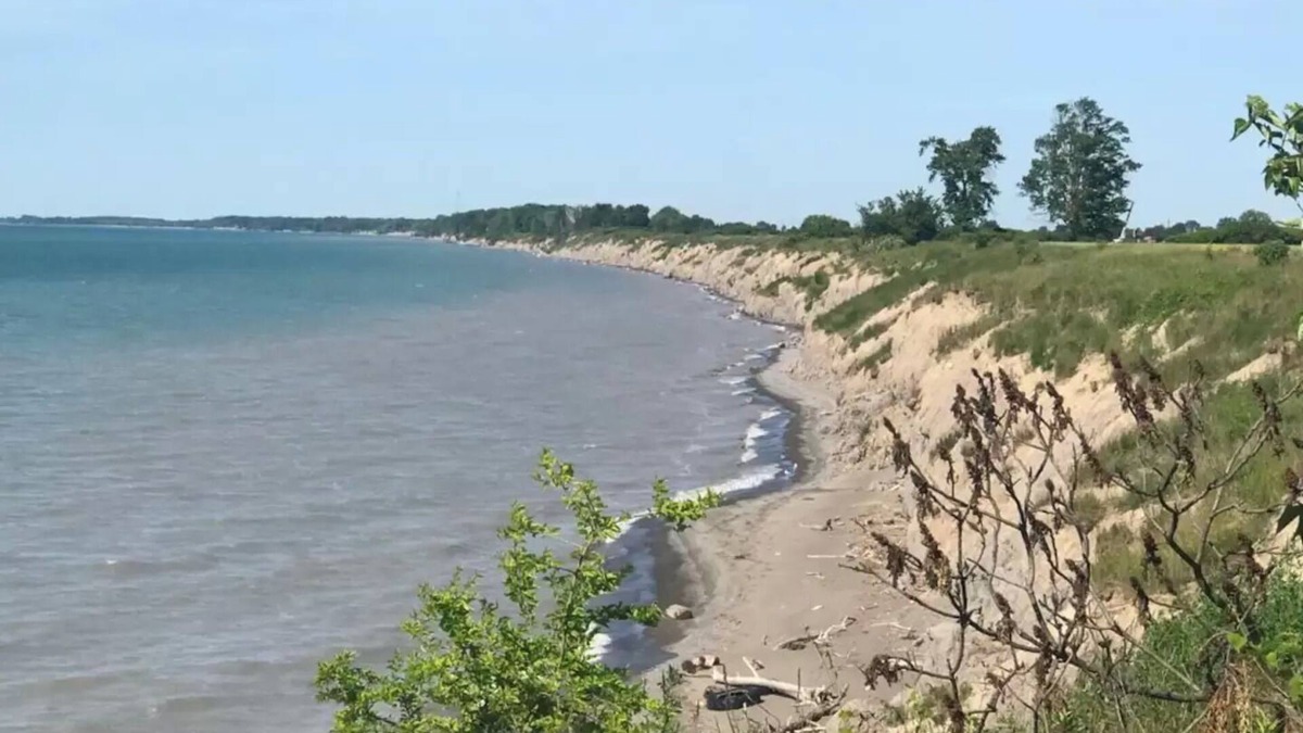 Romney Cottage | Birds Point Cottage on a Cliff facing Lake Erie