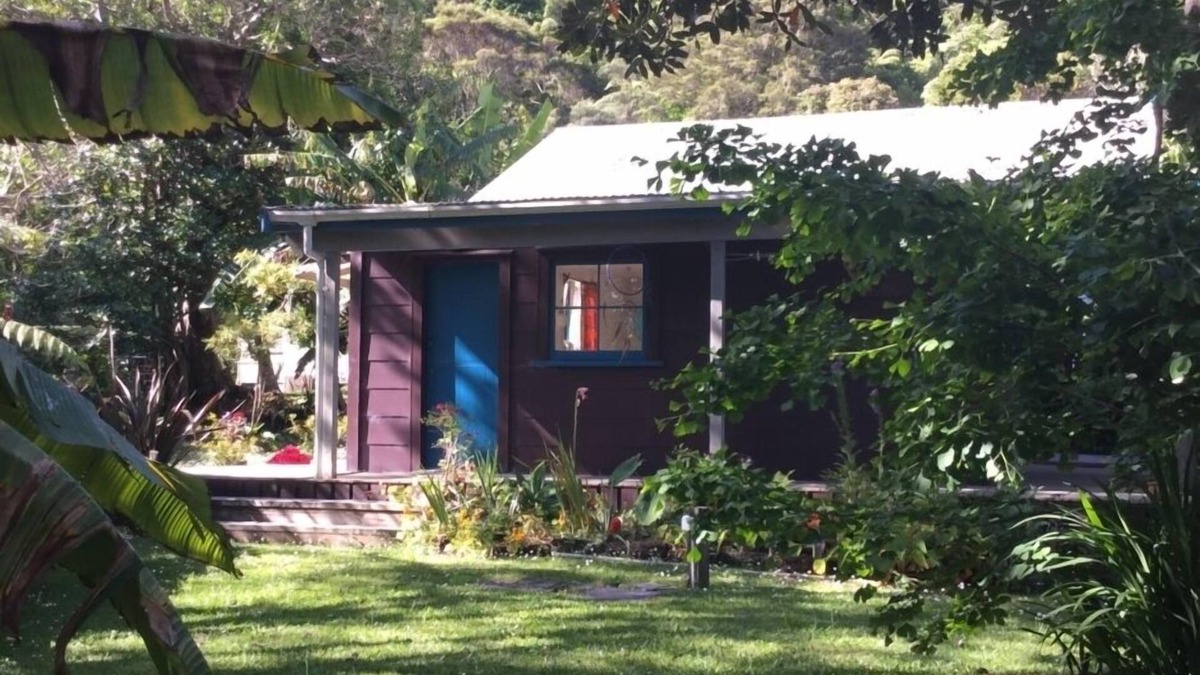 Kohukohu House | Birdsong & bananas