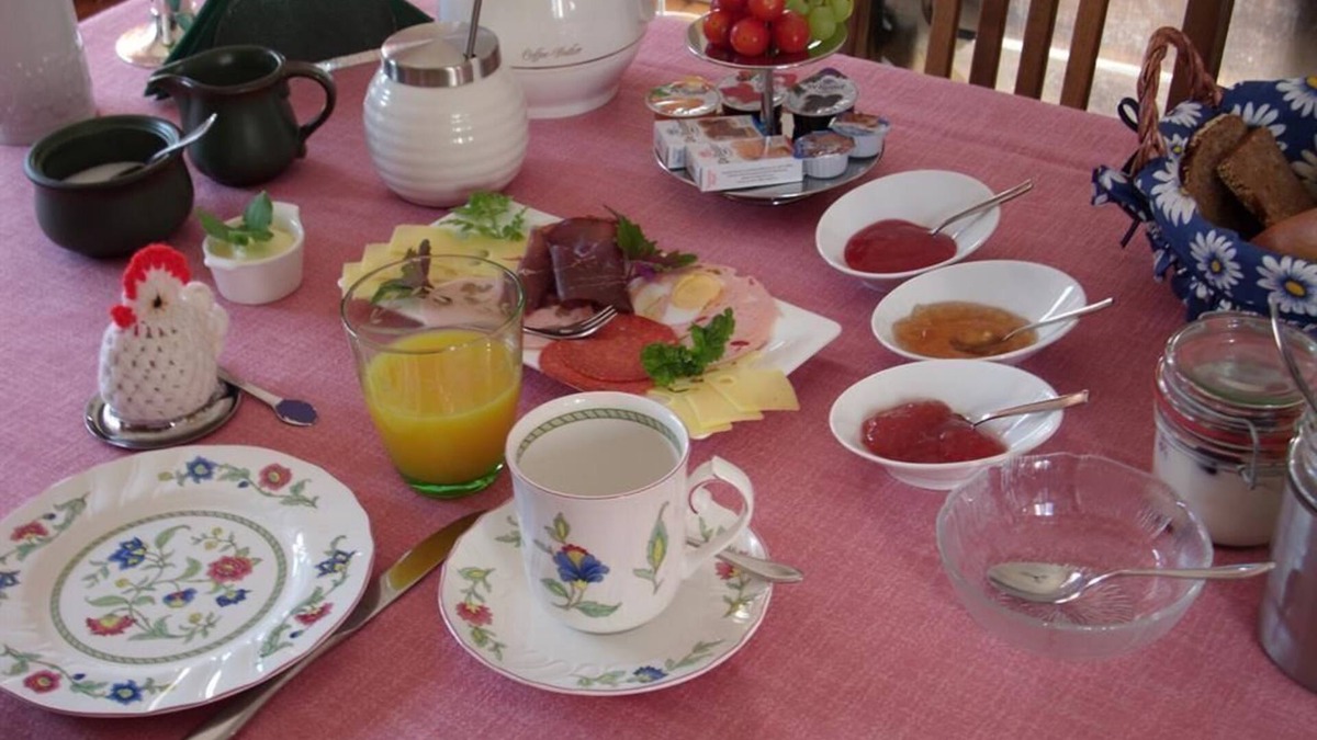 Kempfeld Bed & Breakfast | Birgits Kräuterherberge - double room, shower/toilet on the floor
