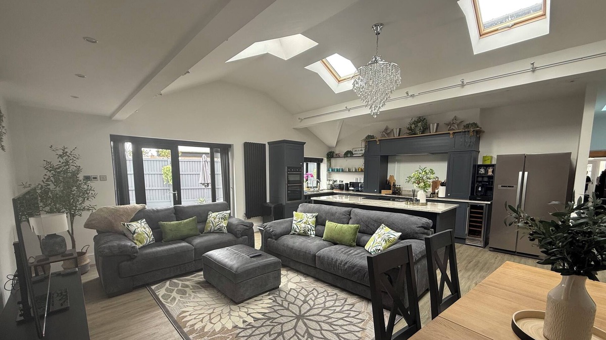 Birkdale House | Birkdale Links Lodge - Ideal for golf stays and larger families.