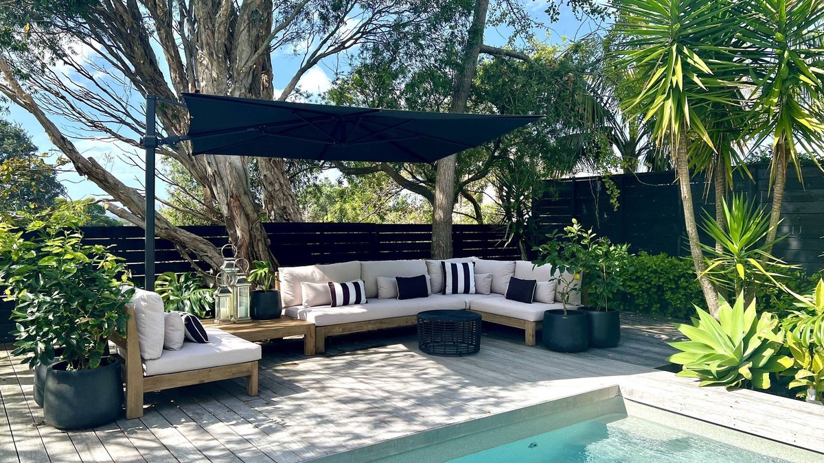 Northcote House | Birkenhead Point Villa with Pool - only 15mins walk to ferry to CBD!