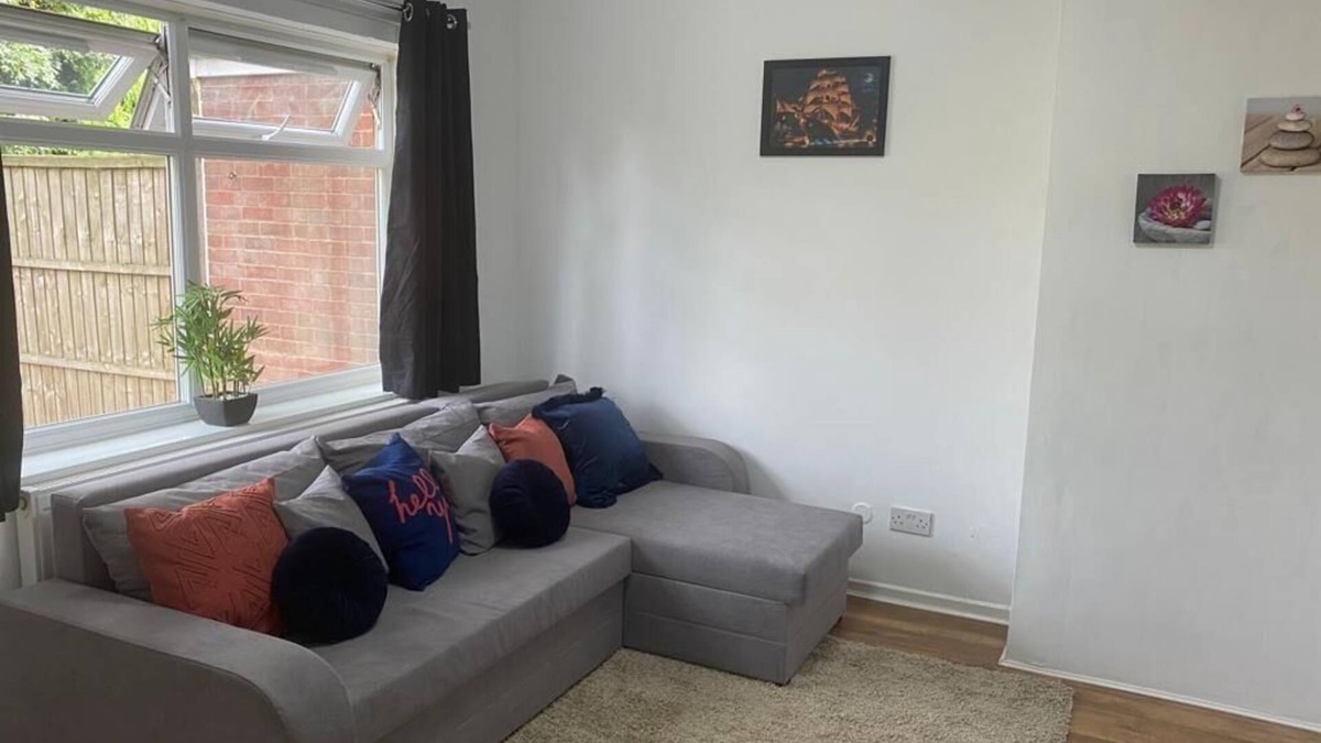 Rednal House | Birmingham - 4BR - Sleeps 9 - Parking - Garden