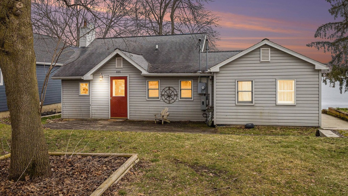 Holly House | Birmingham's Bungalow located on Tipsico Lake.