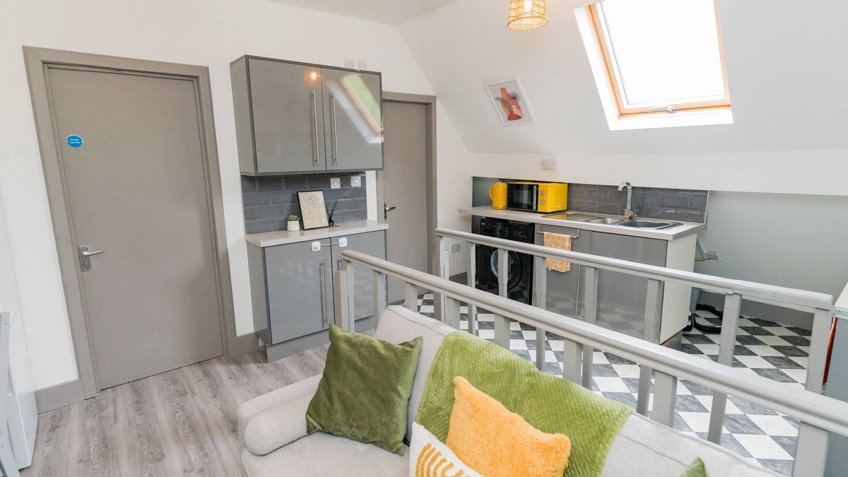 Sheldon Apartment | Birmingham | Short Term Rental