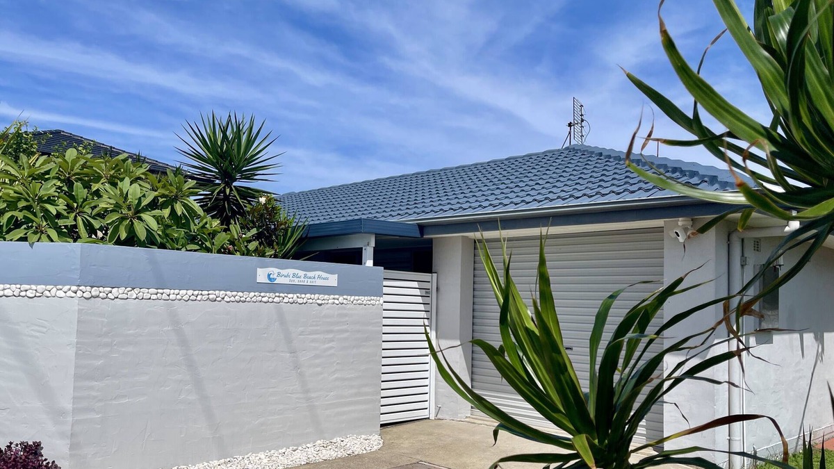 Anna Bay House | Birubi Blue Beach House. Sun, sand & surf. Pet Friendly.