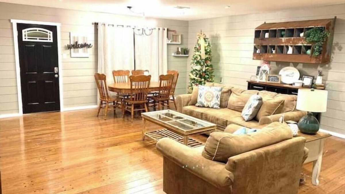 Searcy House | Bison Hall 2, no cleaning fee, 1 block from Harding