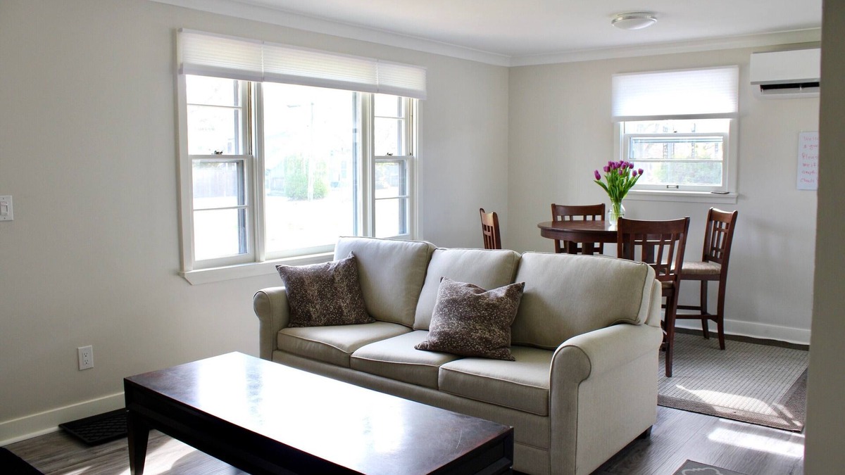 Historic Old Town House | Bissell's Hideaway in the Heart of old town Niagara on the lake