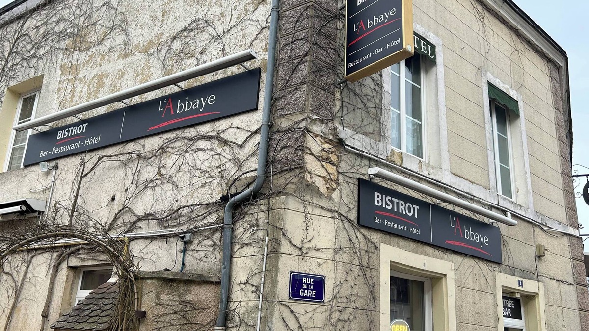Tuffe Val de la Cheronne House | Bistrot de l'Abbaye