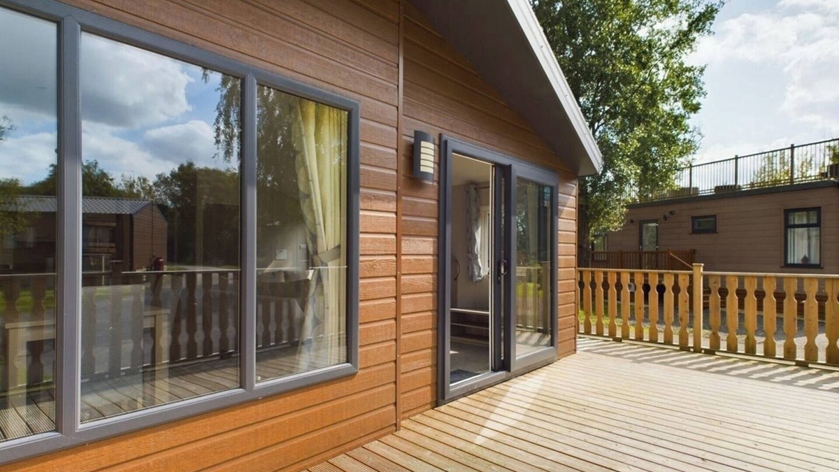 Tewitfield House | Bittern Lodge: 3BD Retreat in South Lakeland Park