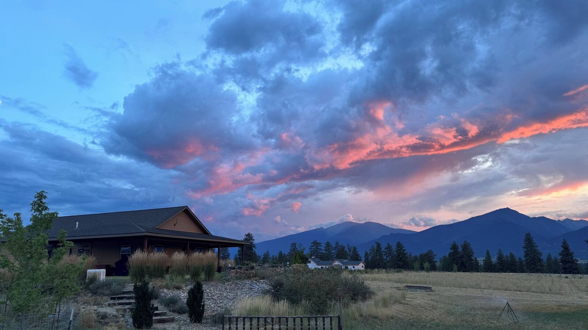 Stevensville Cottage | Bitterroot Sky Cottage-What A View!