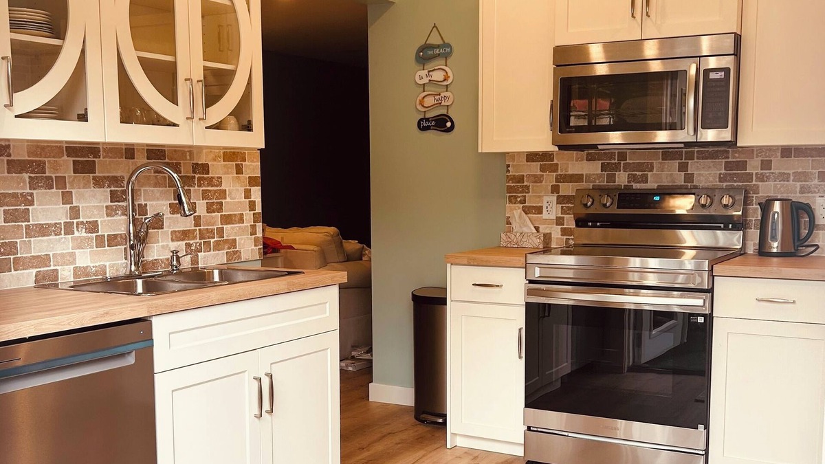 Christina Lake Apartment | Blue Haven Beach Suite