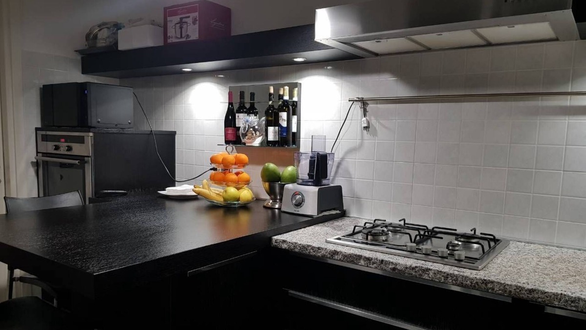 Granarolo dell'Emilia Apartment | Black and White apartment
