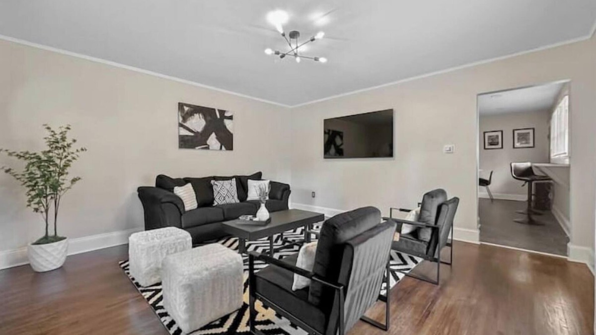 Enderly Park House | Black and white chic retreatn
