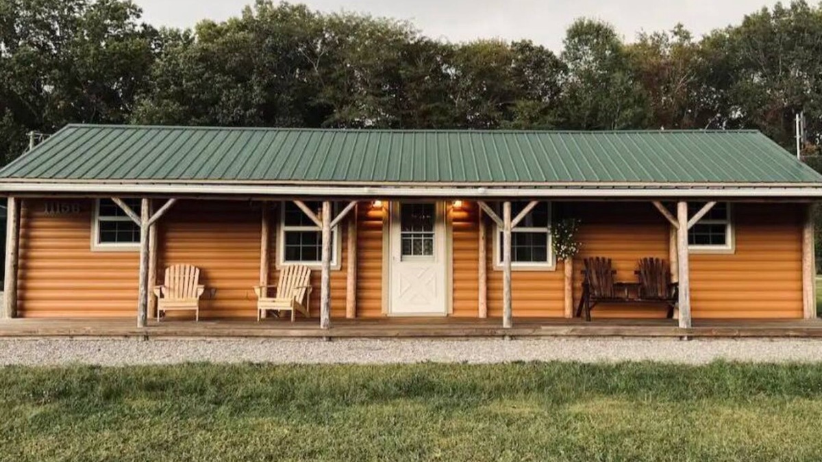 Benton Cabin | Black Bear Cabin, Gaming room and Boat parking