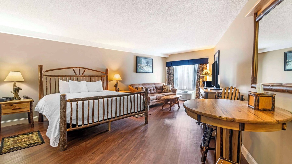 Orono Hotel | Black Bear Inn, an Ascend Collection Hotel