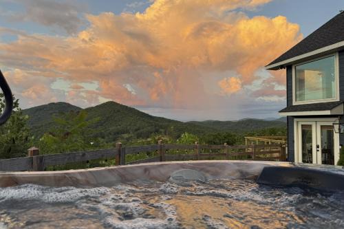 Ridgeline Vistas House | Black Bear Summit