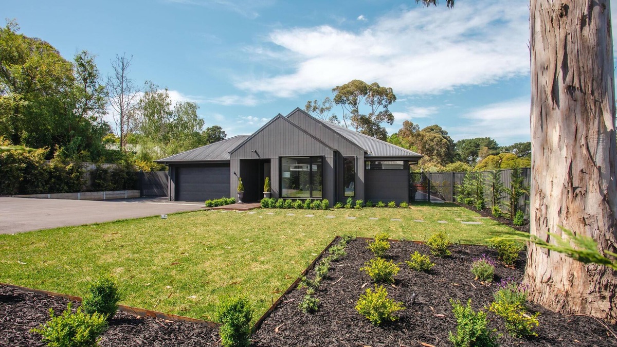 Balnarring House | Black Beauty Balnarring - 1 NIGHT FREE!* - Perfect year round getaway, rustic coastal luxury