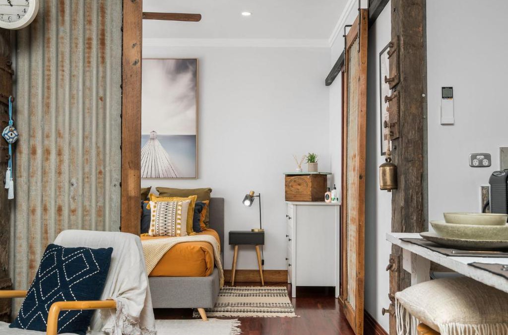 Bangalow Apartment | Black Beauty Studio