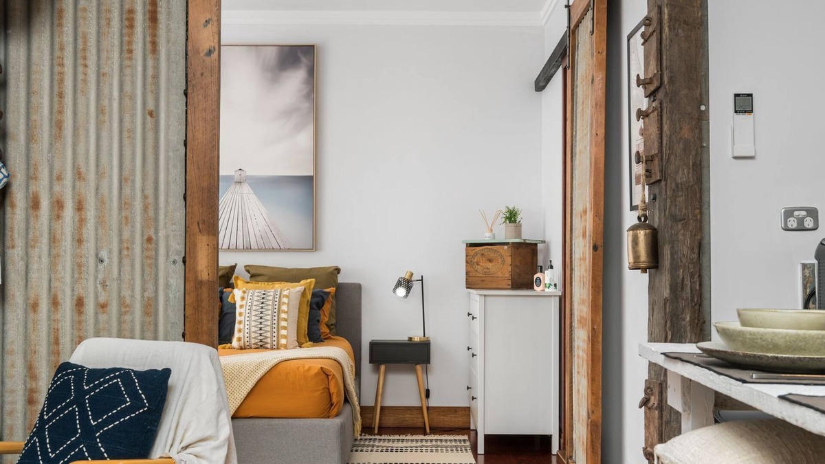 Bangalow Apartment | Black Beauty Studio - Bangalow Secluded Heaven