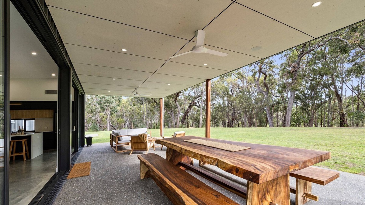 Quindalup House | Black Cockatoo Retreat - 5 Star Luxury Acreage
