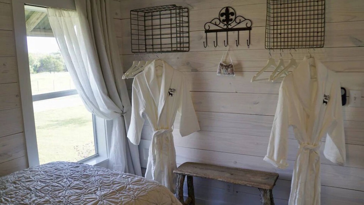 Round Top Cabin | Black Dog Cabins - Round Top, TX