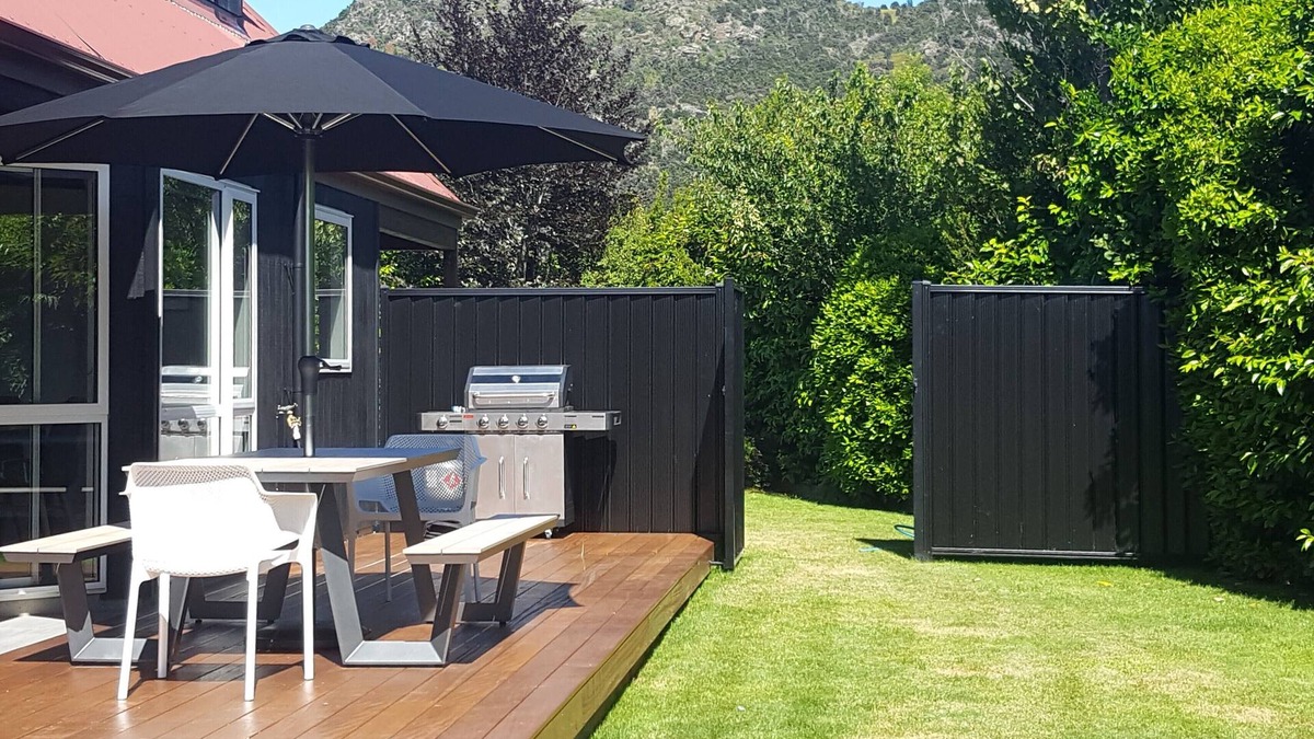 Albert Town House | Black Frye Cottage Albert Town, Wanaka