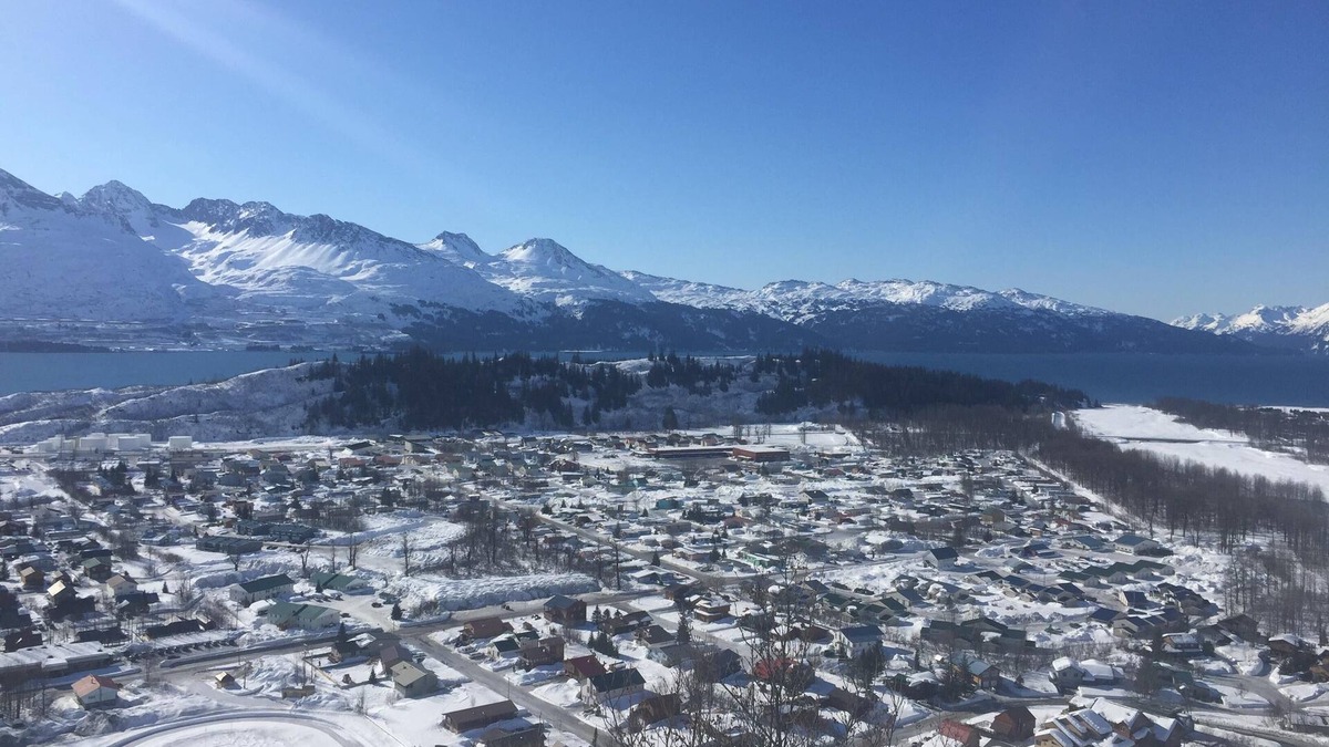 Valdez House | Black Gold Getaway .Walking distance to town