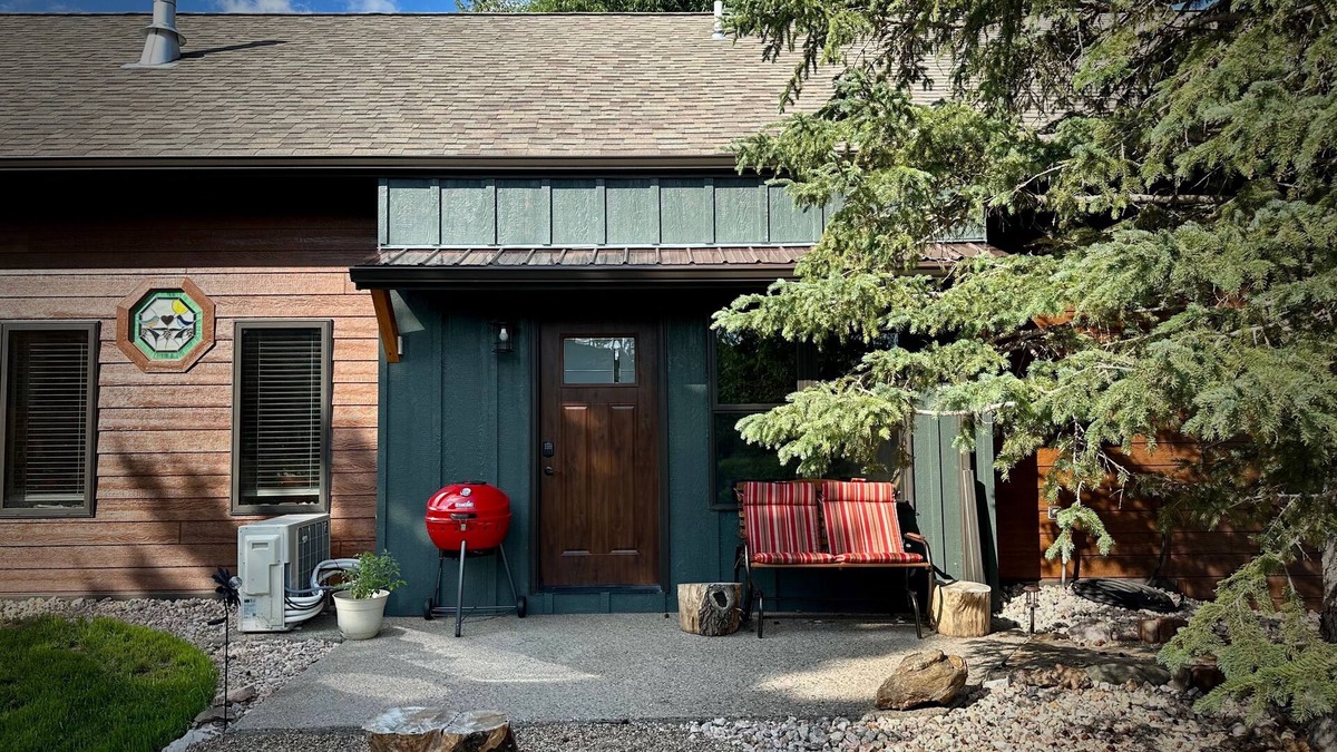 Hill City Cabin | Black Hills Home Cabins—CHOKECHERRY HIDEOUT—in Hill City, Mickelson Trail, Grill