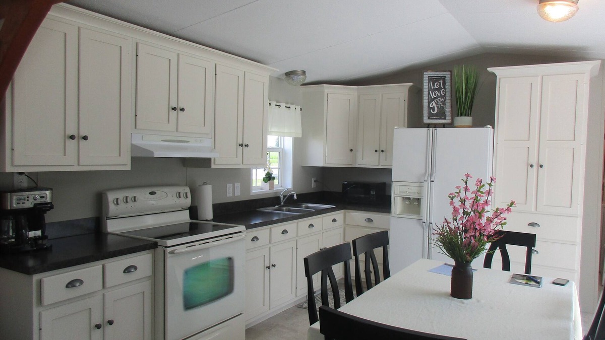Parkesburg House | Black Horse - FarmGuest House A Travelers Rest and a Vacationers Haven
