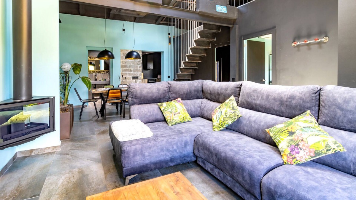 Olot House | Black House - Singular industrial-style house