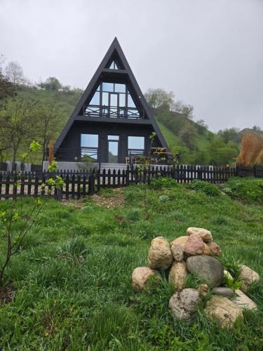 Qusar Villa | Black ice A-FRAME