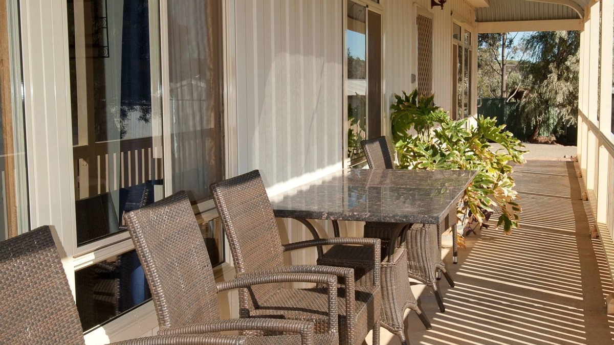 Orroroo Hotel | Black Jack Get-A-Way Magpies Nest