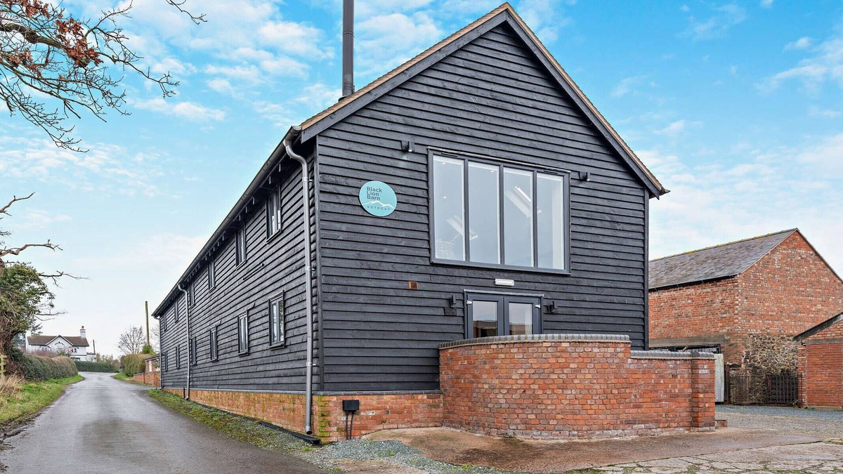 Pontesbury House | Black Lion Barn - Six Bedroom House, Sleeps 12