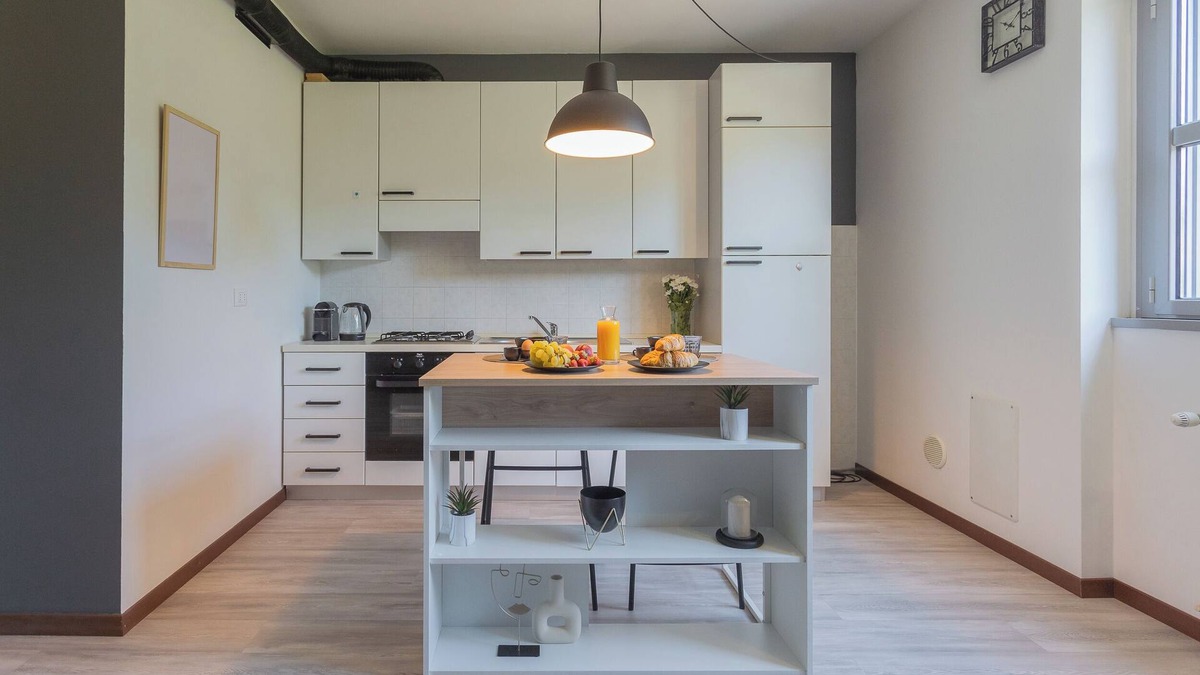 Albate Apartment | Black Loft Como - Studio Apartment, Sleeps 2