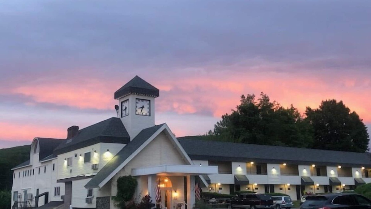 Brattleboro Hotel | Black Mountain Inn