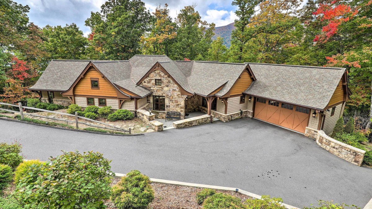 Laurel Ridge House | Black Mountain Lodge: Stunning Mountain Lodge near Asheville-with Breathtaking Views!
