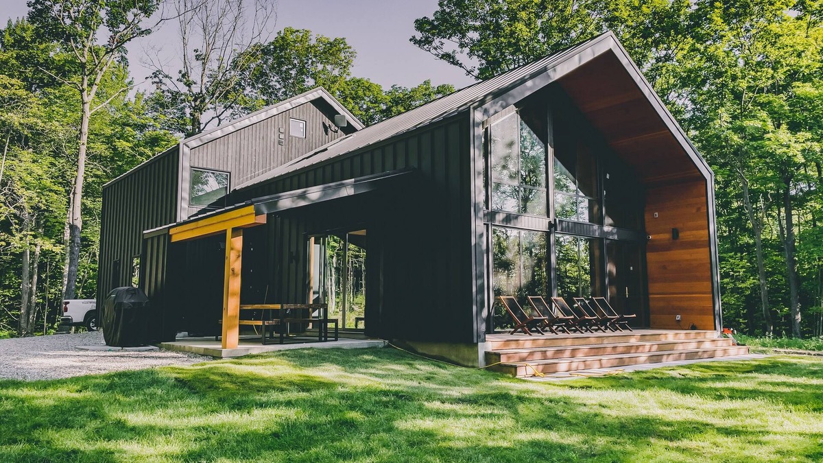 Frontenac Cabin | Black Oak Lodge: A Private Lakeside Retreat