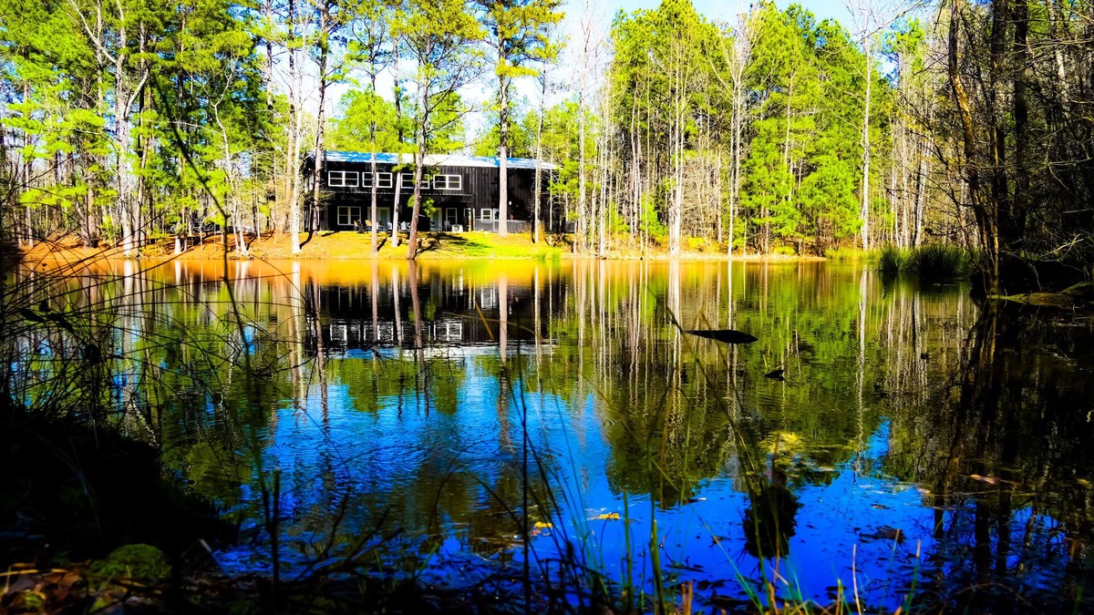 Bismarck Cabin | Black Pearl Lodge @ DeGray. Small event venue or fun family getaway!