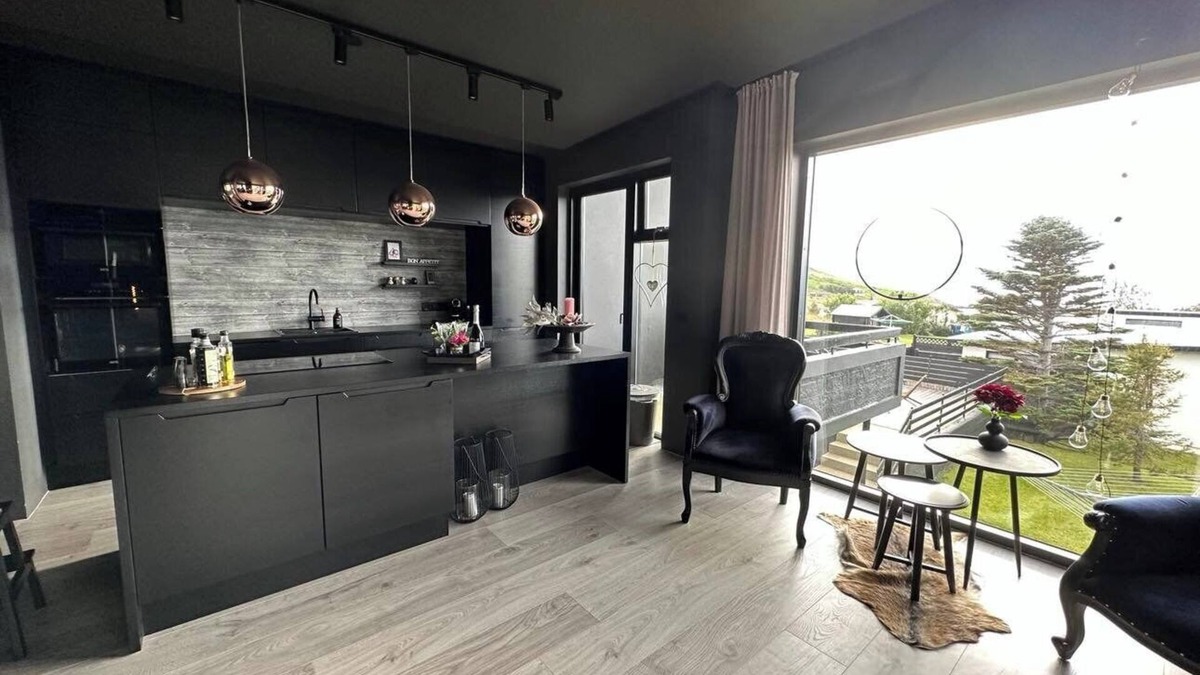 Grenivik Villa | Black Pearl - Villa with a view