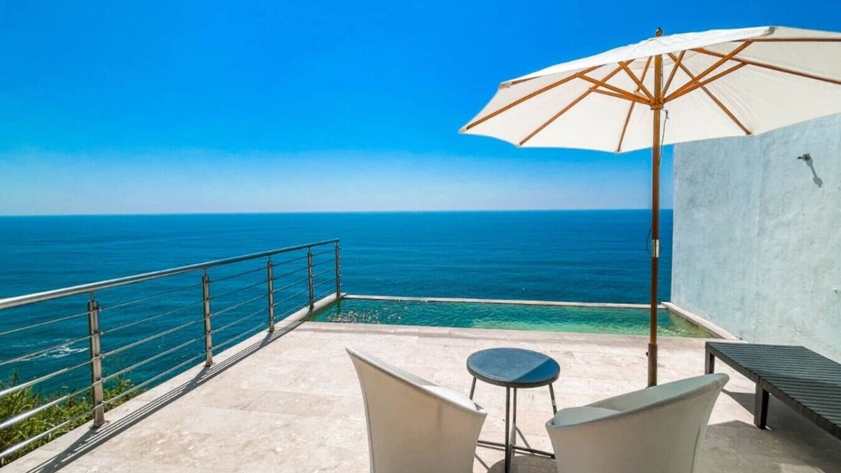 Chiltiupan House | Black Rose Cliff Villa Zonte