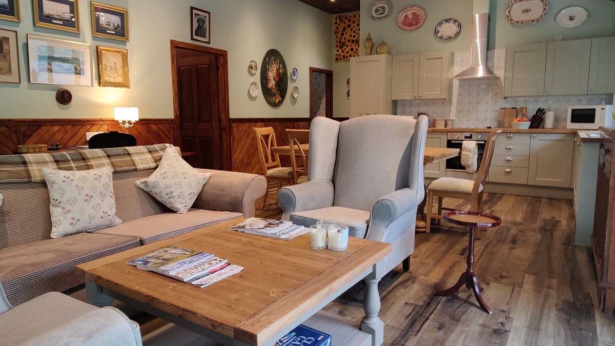 Letterfinlay Apartment | Black Sheep Hotels Cabins - Tartan and Timber