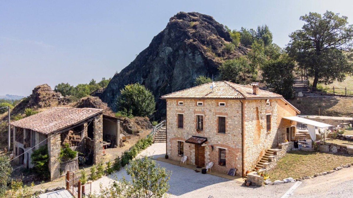 Salsomaggiore Terme Apartment | Black Stone Apartment
