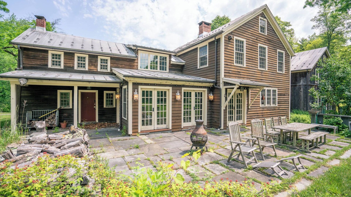 Milton House | Black Walnut Tree Farm: Farmhouse on 50 Acres