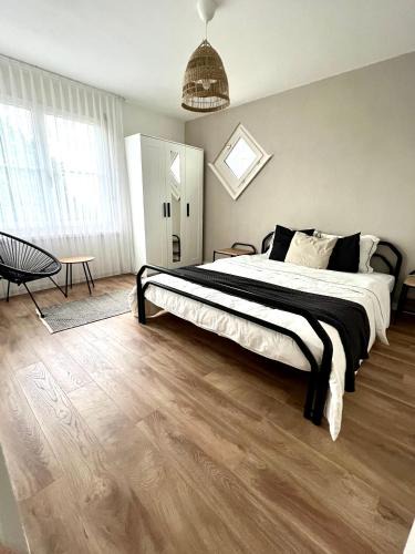 Oberuzwil Apartment | Black&White Apartment