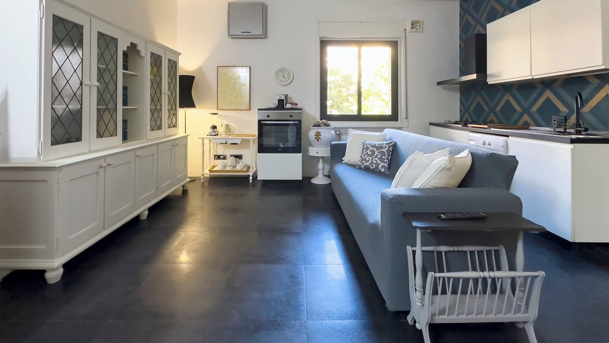 Tiche Apartment | Black & White - Apartment Wifin