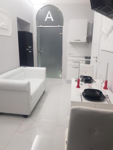 Musocco House | Black & White