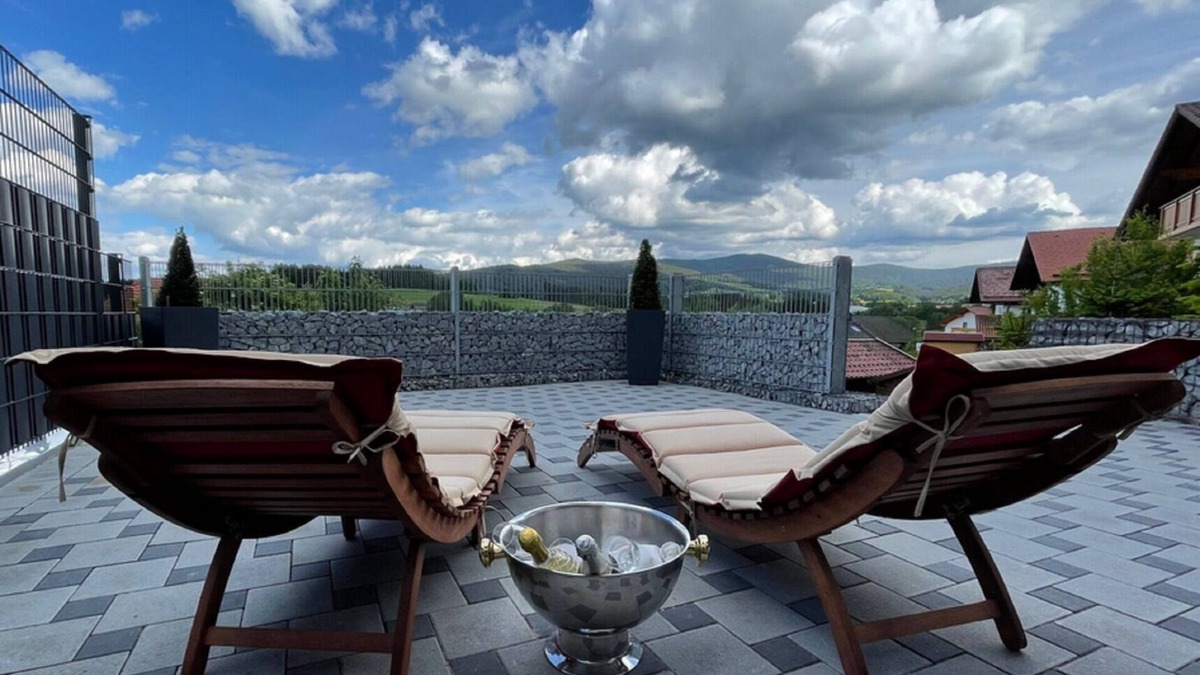 Gotteszell Apartment | Black&White luxury apartment with sauna and sunny terrace